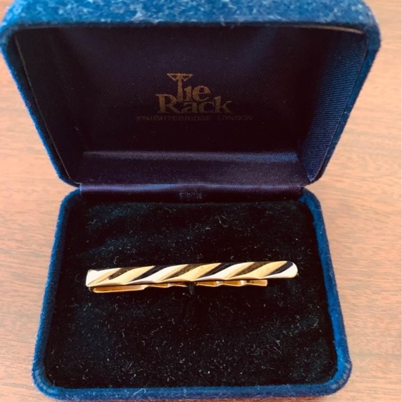 Mens Tie Bar 2 Tone Beautiful NEW in Box Tie Rack Wedding Grad etc - Picture 1 of 2